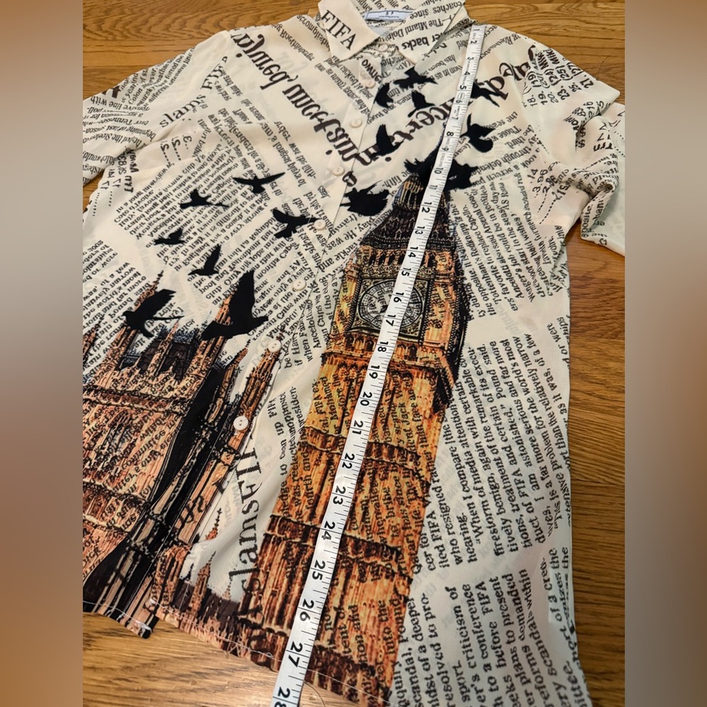 NWOT London Newspaper Print Blouse size L - Picture 12 of 14